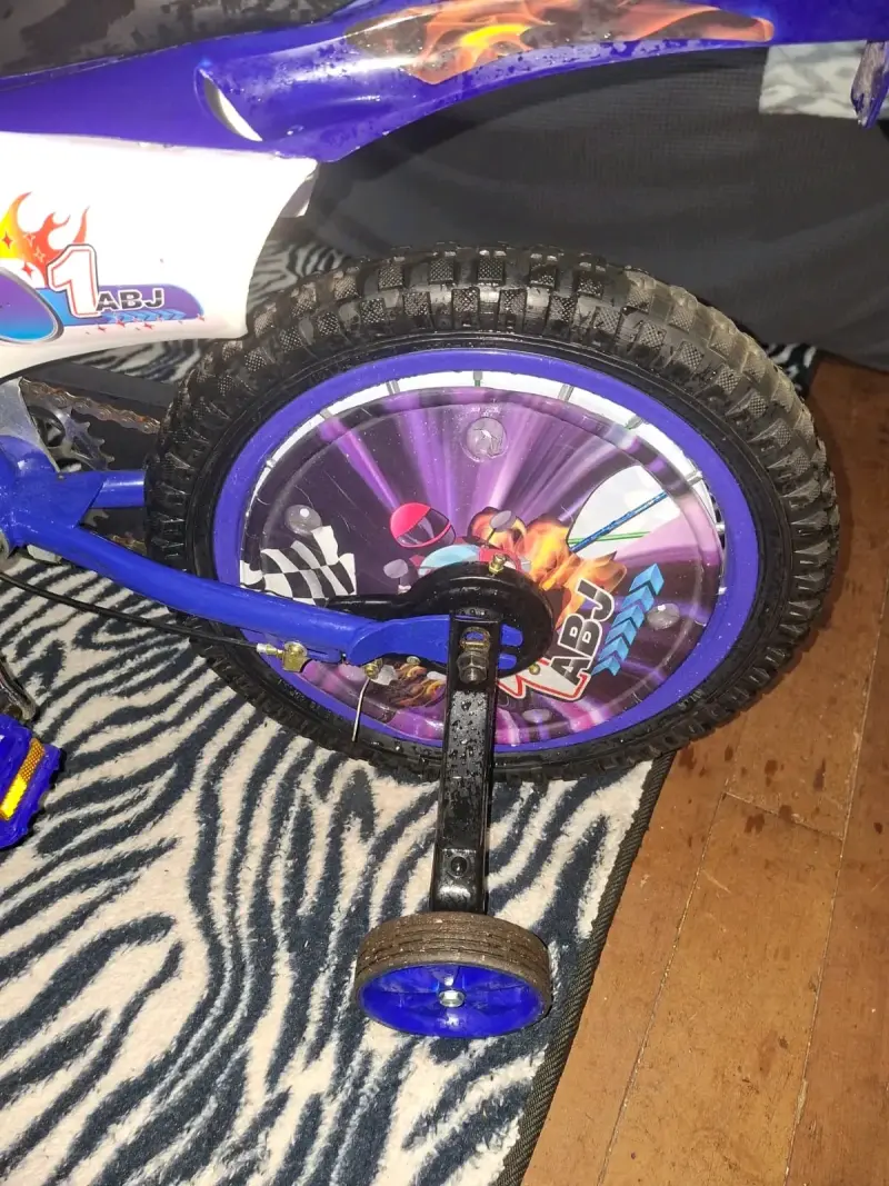 Bicicleta infantil con ruedas de entrenamiento - 2