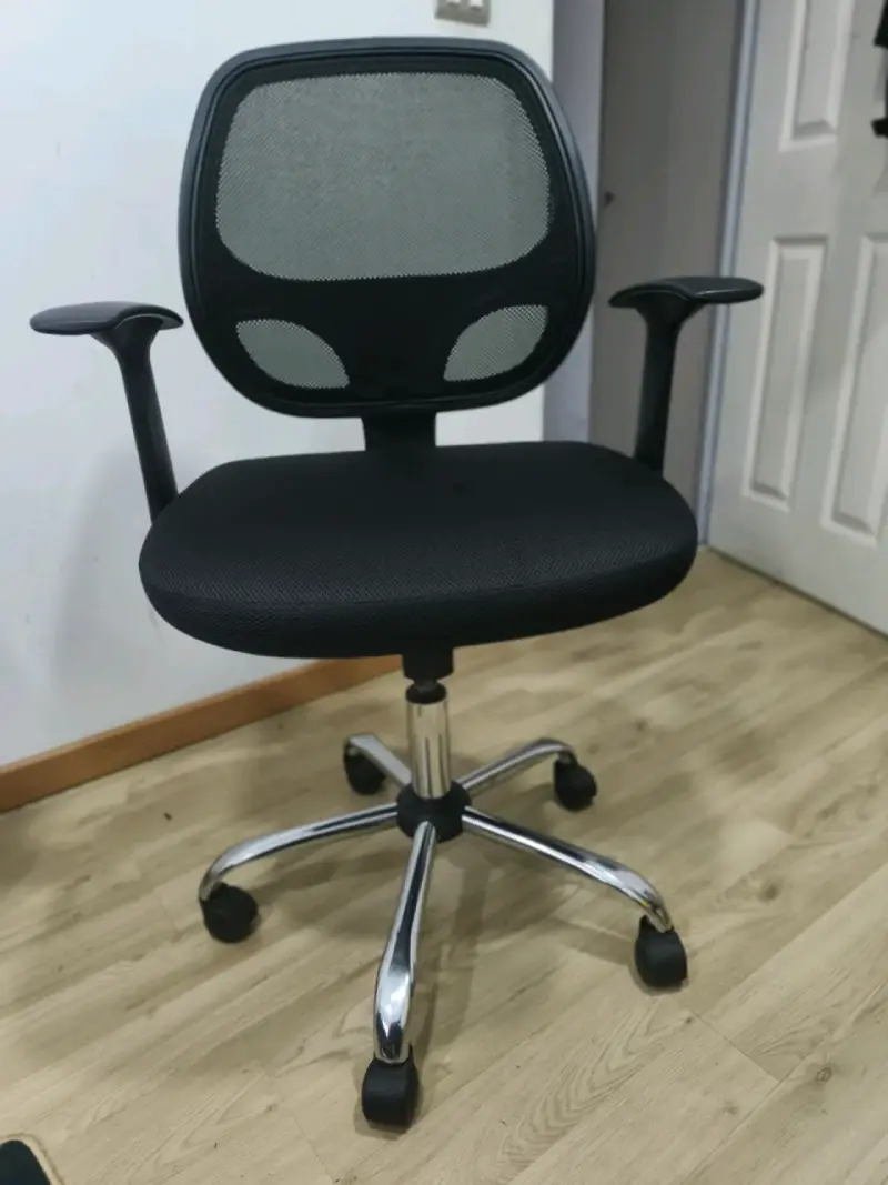 Silla de oficina ergonómica negra con ruedas - 2