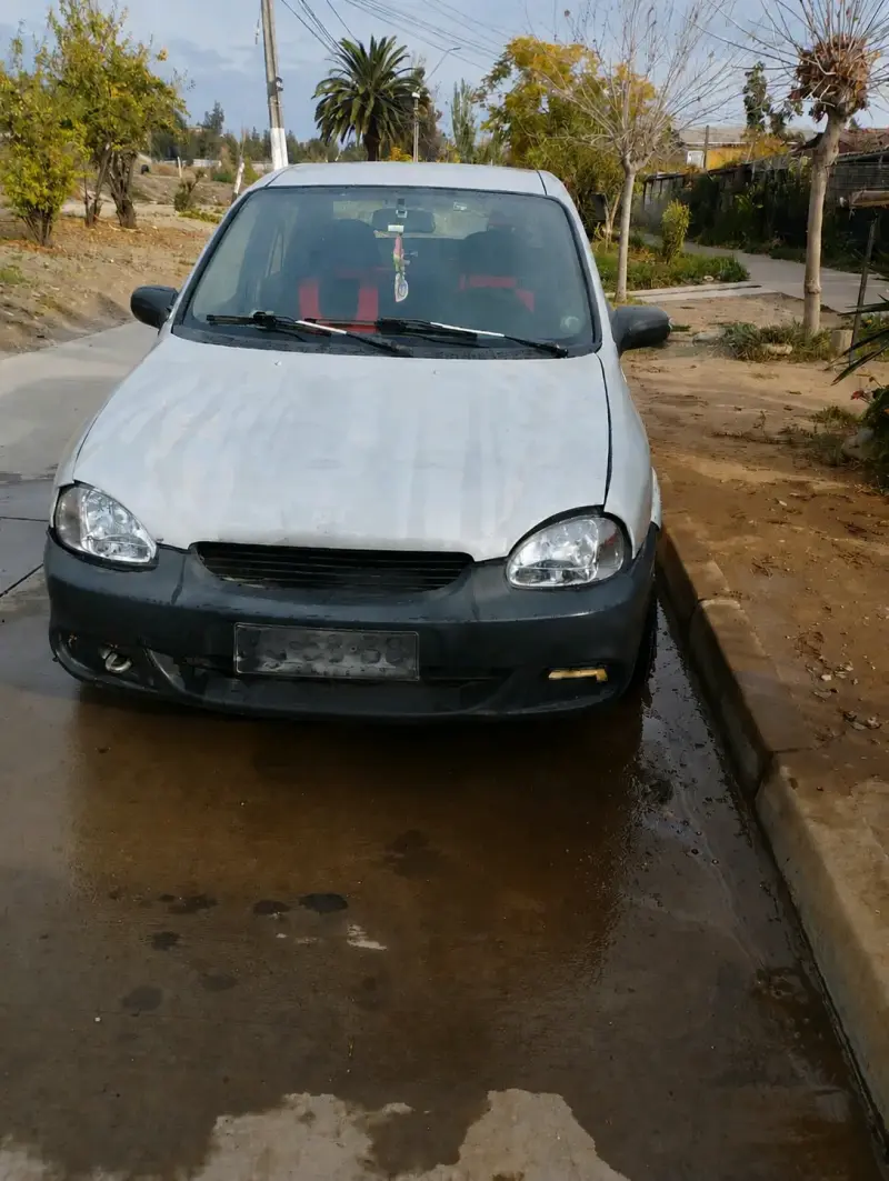 Auto Chevrolet Corsa en buen estado - 1