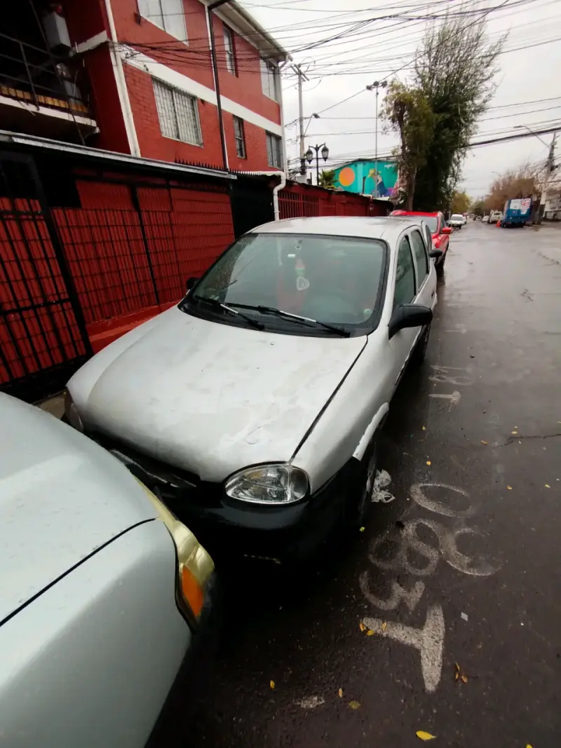 Auto Chevrolet Corsa en buen estado - 2