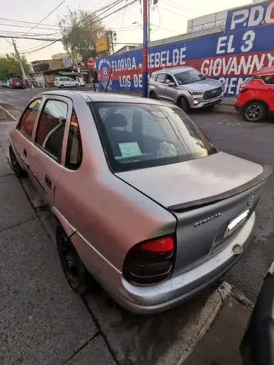 Auto Chevrolet Corsa en buen estado - miniatura 3