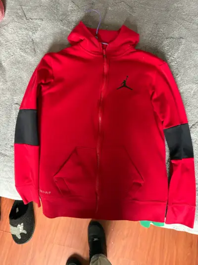 Polerón con capucha rojo Jordan para hombre - miniatura 1