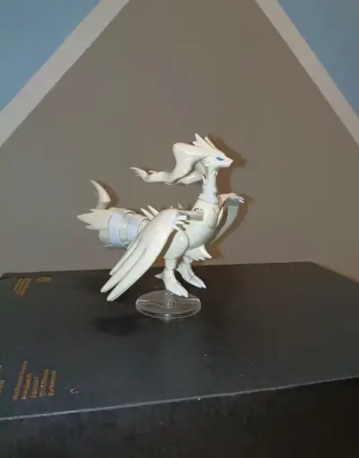 Figura de colección Reshiram Pokémon - miniatura 2