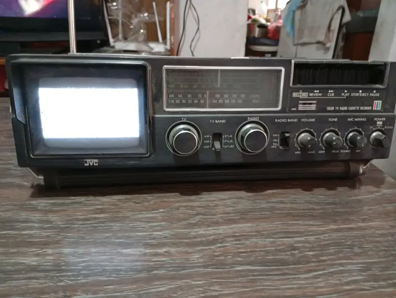 Televisor retro JVC con radio y casetera - 2