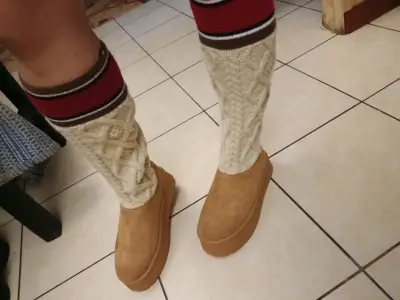 Botas negras con calcetines altos de rayas - miniatura 4