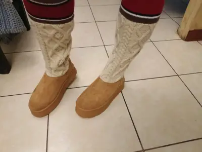 Botas negras con calcetines altos de rayas - miniatura 5