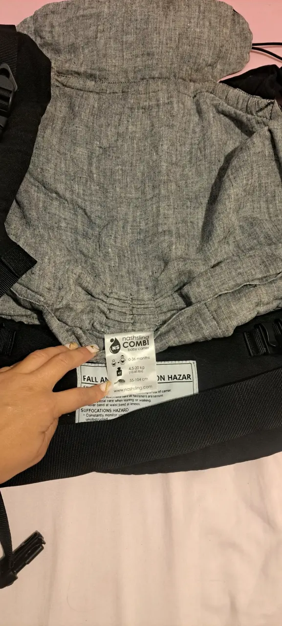 Mochila portabebé gris ergonómica - 3