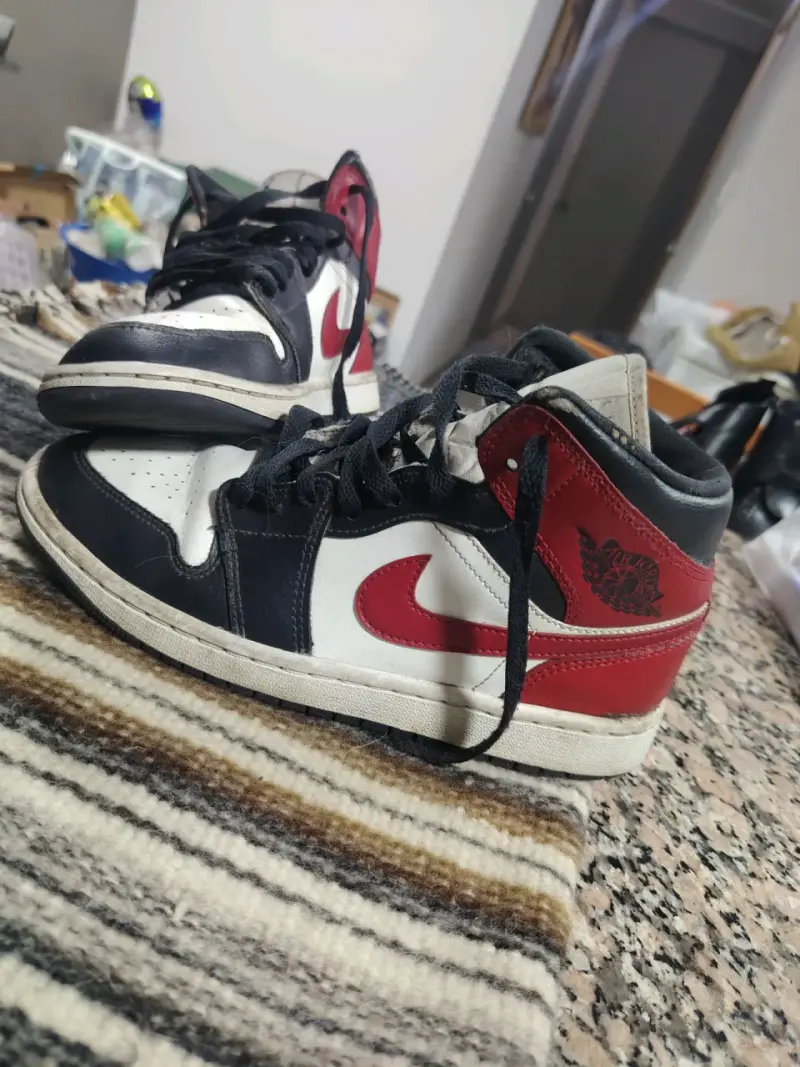 Zapatillas deportivas Air Jordan retro rojas y negras - 1