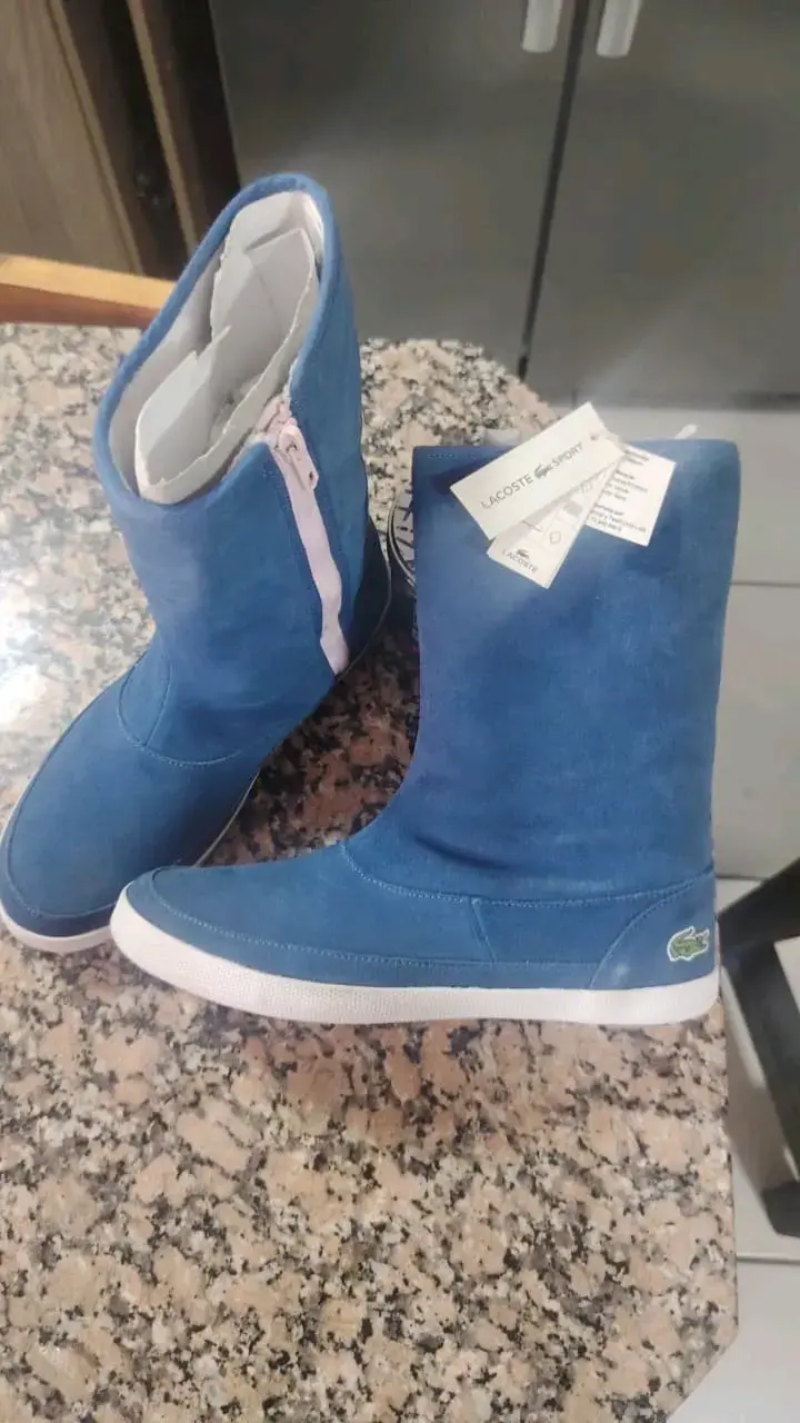 Botas azules de gamuza Lacoste con cierre lateral