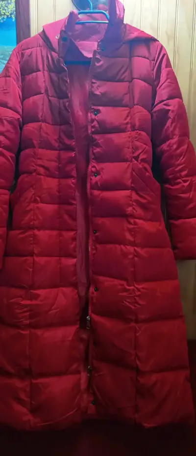 Abrigo acolchado rojo para invierno - miniatura 1