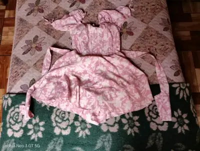 Vestido rosa con estampado floral para mujer - miniatura 2