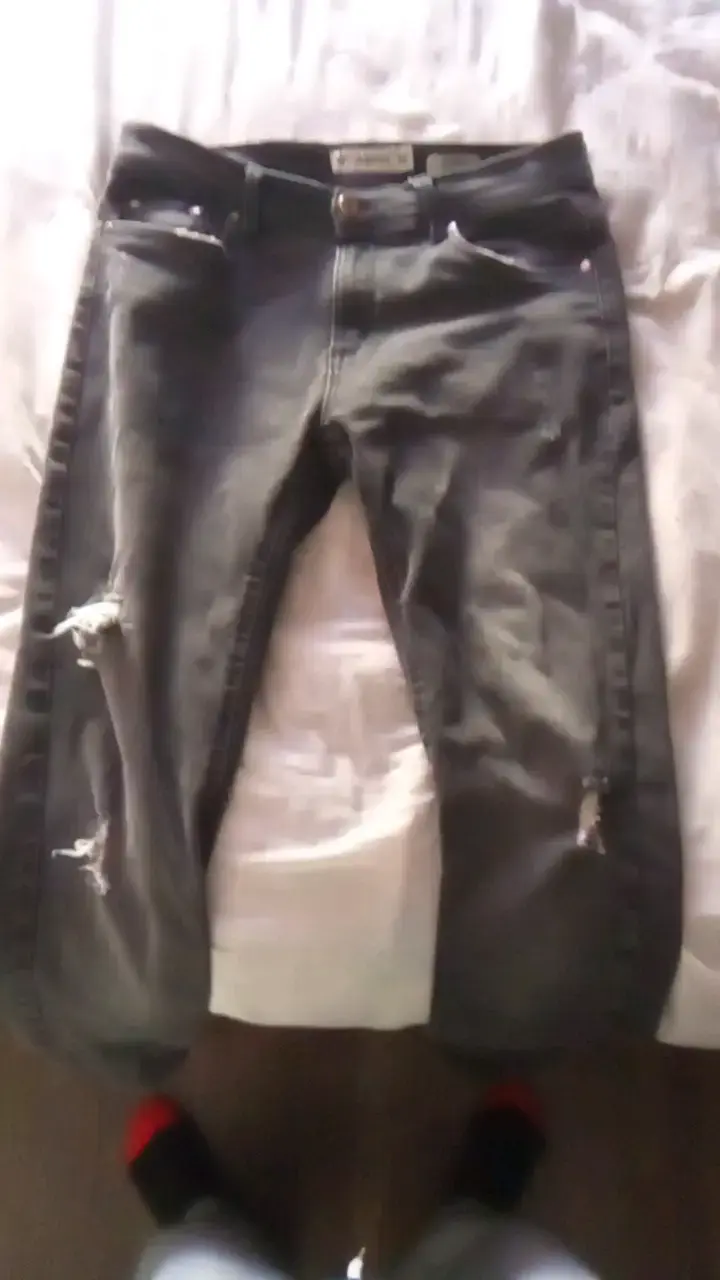 Jeans negros desgastados para hombre