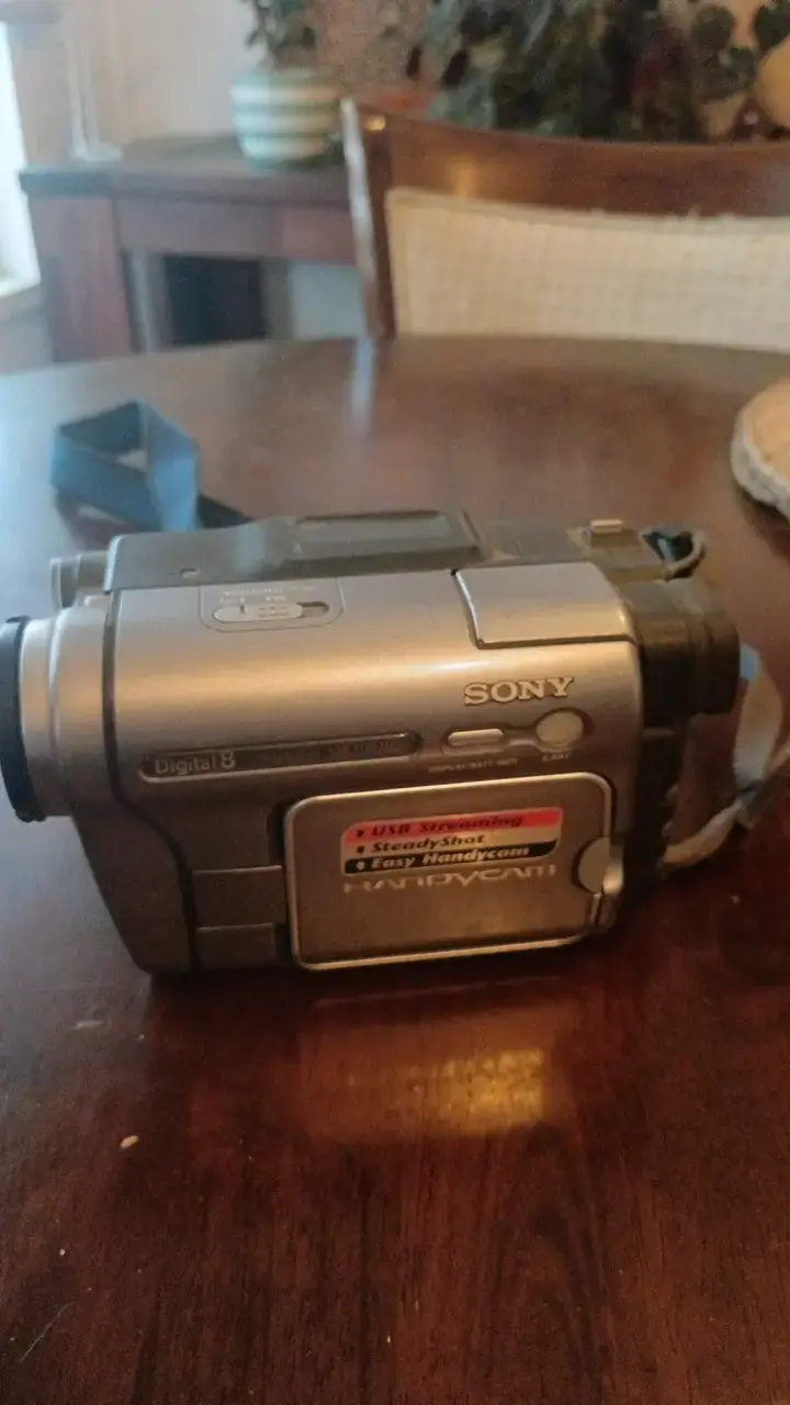 Videocámara Sony Handycam Digital 8 con SteadyShot - 1