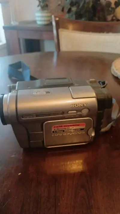 Videocámara Sony Handycam Digital 8 con SteadyShot - miniatura 1