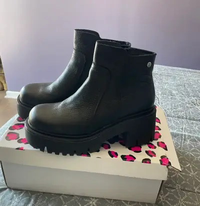 Botines Negros de Cuero con Plataforma - miniatura 2