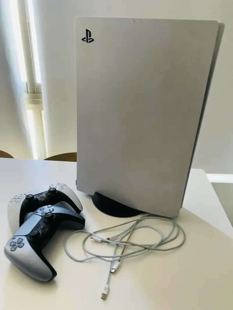 Consola PlayStation 5 con dos controles
