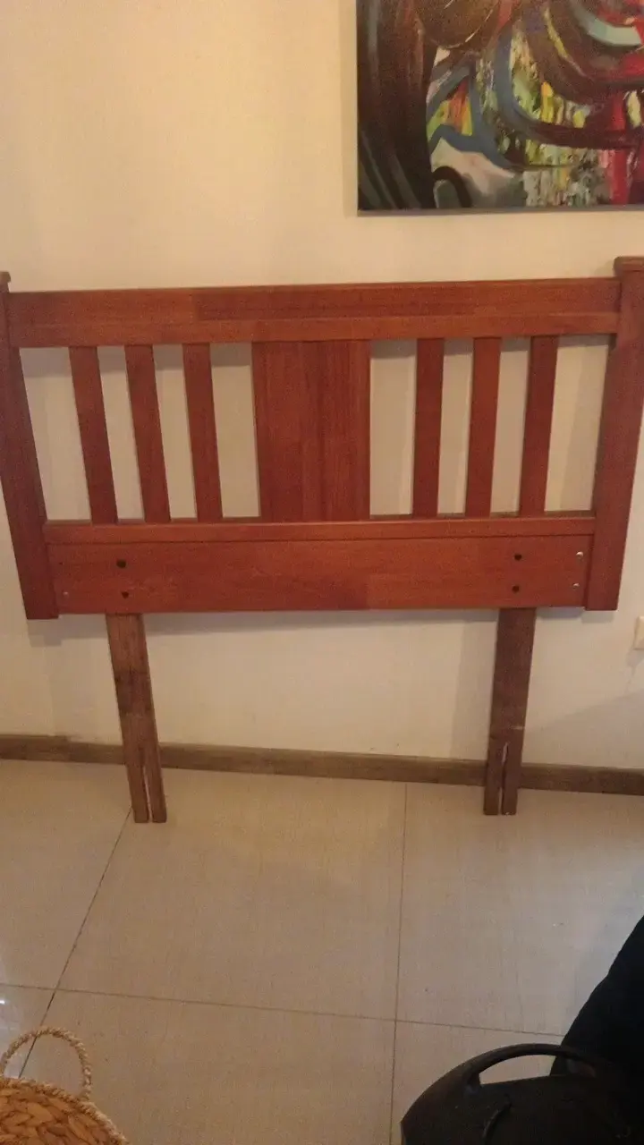 Cabecera de cama de madera sólida