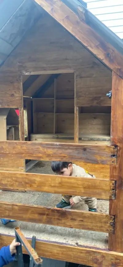 Casa de madera para niños con terraza - miniatura 1