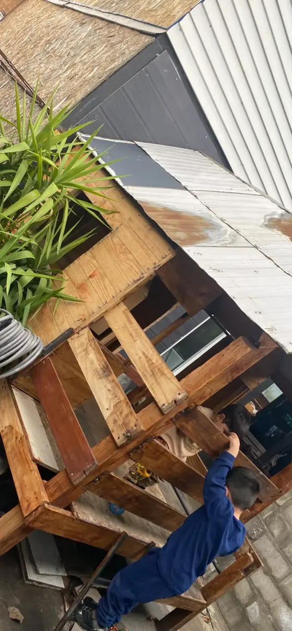 Casa de madera para niños con terraza - 2