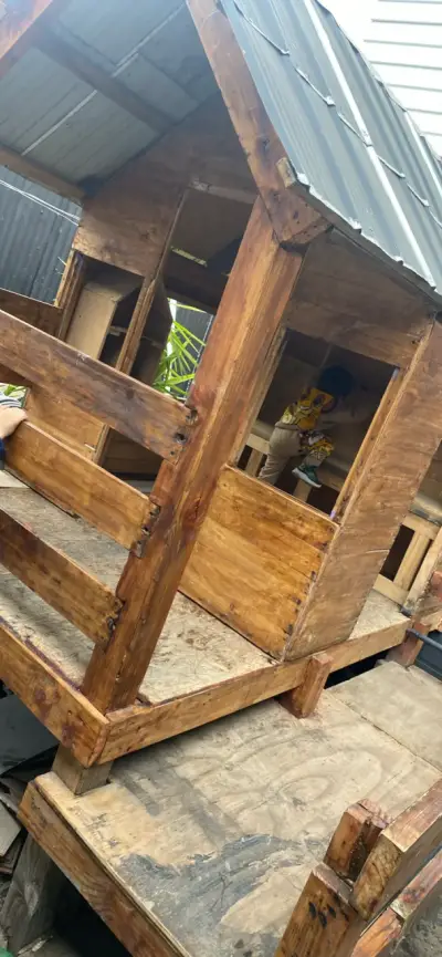 Casa de madera para niños con terraza - miniatura 3