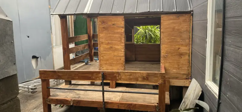 Casa de madera para niños con terraza - 4