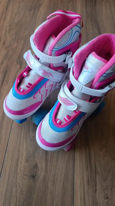 Patines de cuatro ruedas para niños color rosa y azul - miniatura 1