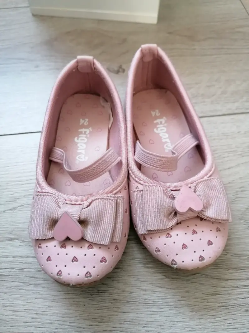 Zapatos de niña rosados con lazo y corazones - 1