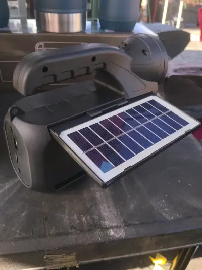 Parlante y linterna con carga solar - miniatura 2