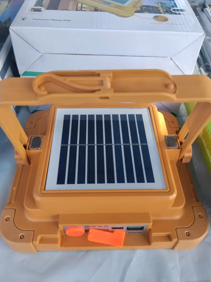Luz LED Solar Recargable IP66 para Exteriores - 2