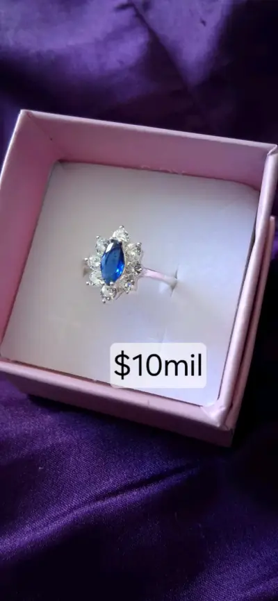 Anillo de plata con zafiro azul y circonitas - miniatura 1