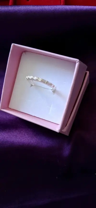 Anillo de plata con cristales brillantes - miniatura 1