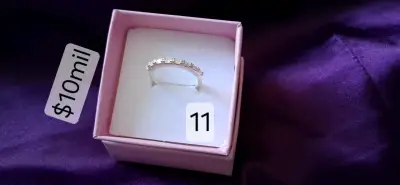 Anillo de plata con cristales brillantes - miniatura 2
