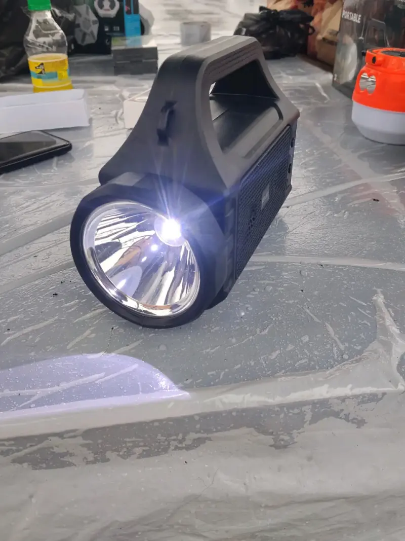 Parlante portátil solar con linterna - 3