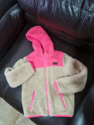 Chaqueta polar para niña con capucha rosa y beige - miniatura 1