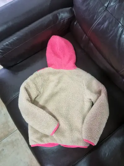 Chaqueta polar para niña con capucha rosa y beige - miniatura 2