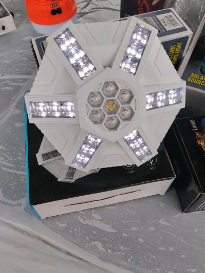 Lámpara LED solar portátil con panel solar - miniatura 1