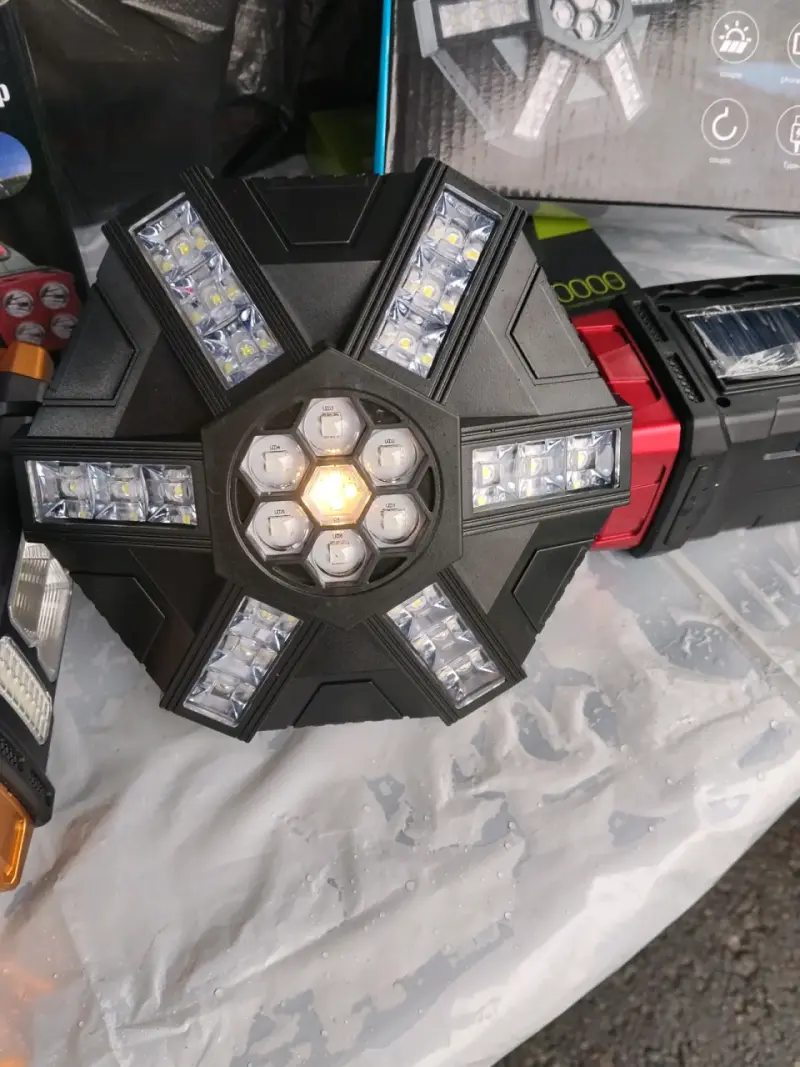 Lámpara LED solar portátil con panel solar - 2