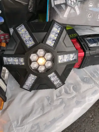 Lámpara LED solar portátil con panel solar - miniatura 2