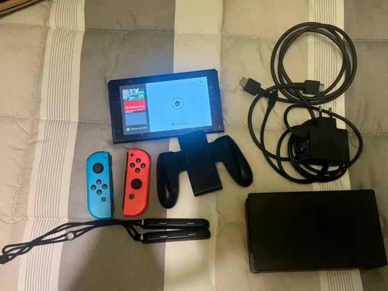 Consola Nintendo Switch con Joy-Con y accesorios - 1