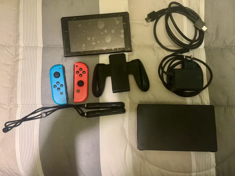 Consola Nintendo Switch con Joy-Con y accesorios - 4