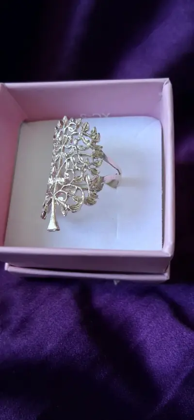 Anillo de plata con diseño de árbol - miniatura 1