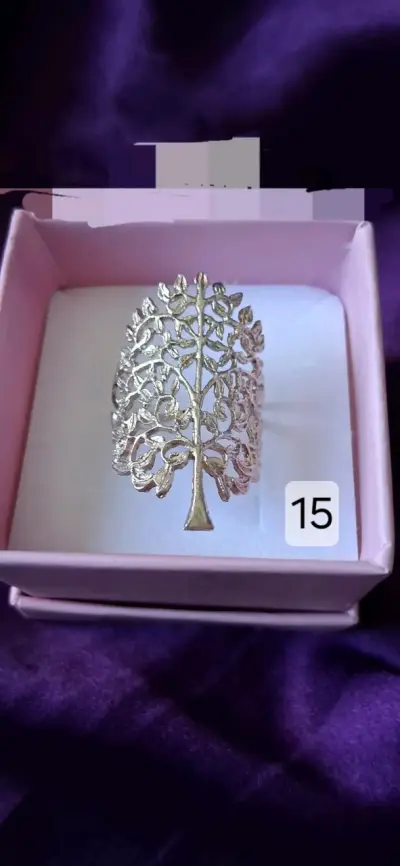 Anillo de plata con diseño de árbol - miniatura 2