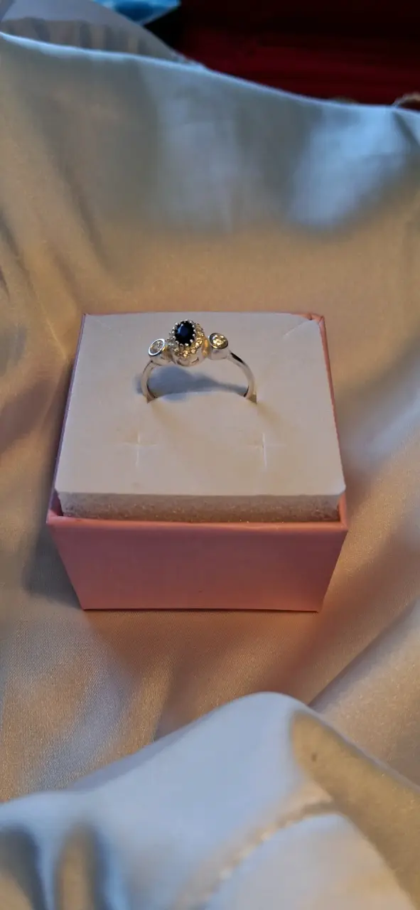Anillo de plata con zafiro azul y circonitas - 2
