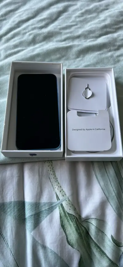 iPhone 13mini Azul en Buen Estado - miniatura 4
