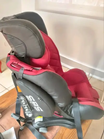 Silla de Auto Infanti Roja con Protección SPS - miniatura 1