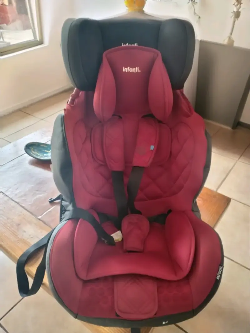 Silla de Auto Infanti Roja con Protección SPS - 2