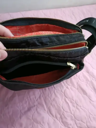 Bolso bandolera negro Kipling con múltiples compartimentos - miniatura 3