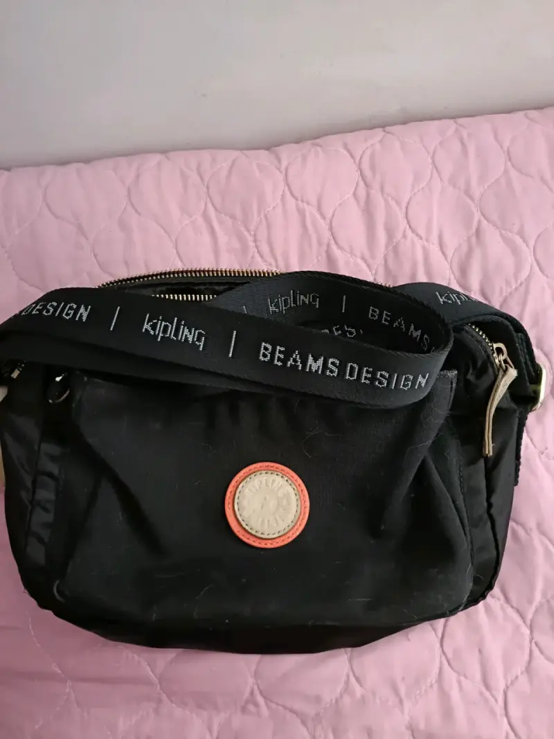 Bolso bandolera negro Kipling con múltiples compartimentos - 6