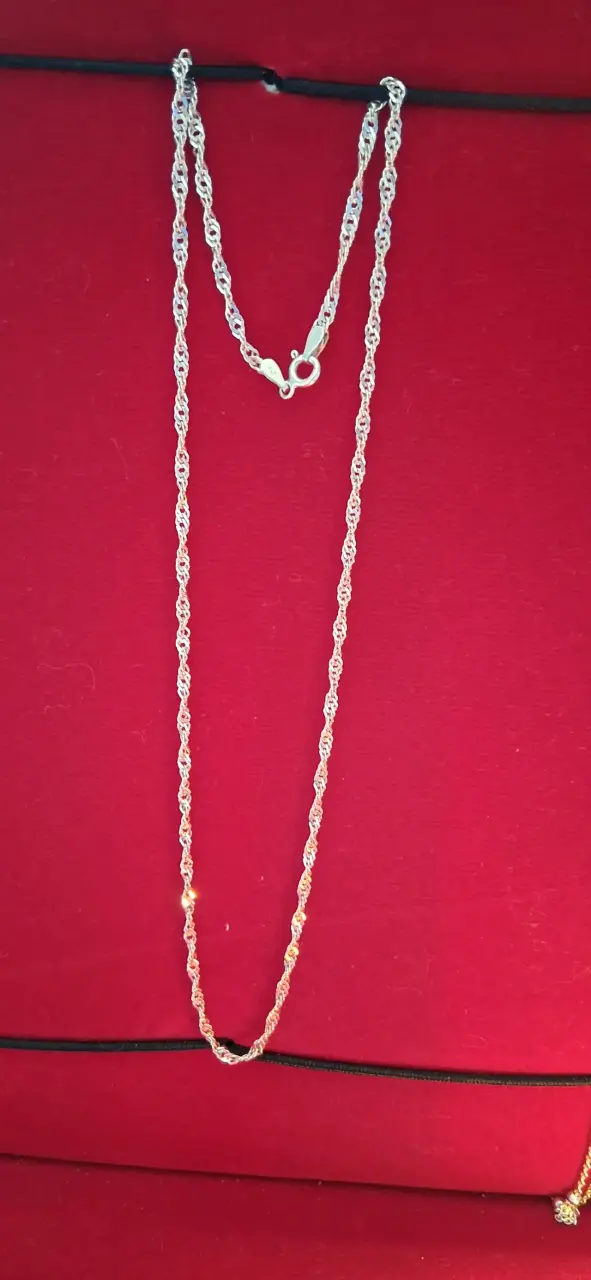 Cadena de plata trenzada elegante