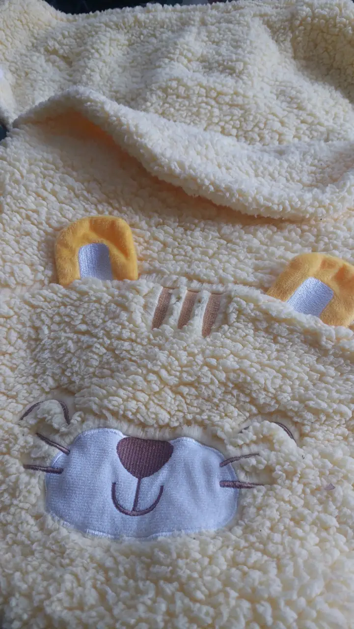 Saquito/Manta para bebé con diseño de gatito - 1